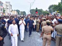 பெரம்பலூரில், சுமார் 100 மீட்டர் நடந்து சென்று மக்களிடம் மனுக்களை பெற்ற முதலமைச்சர் மு.க.ஸ்டாலின்!