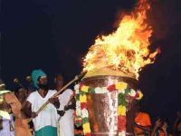 கார்த்திகை தீப விழா; பெரம்பலூர் அருகே பிரம்மரிஷி மலையில் மகா தீபம் ஏற்றப்பட்டது. ஆயிரக்கணக்கானோர் கலந்து கொண்டனர்.