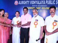 பெற்றோர்கள் குழந்தைகளுக்கு முன்மாதிரியாக திகழ வேண்டும்: ஆல்மைட்டி வித்யாலயா பப்ளிக் ஸ்கூல் ஆண்டு விழாவில் பன்னாட்டு தொழிலதிபர் டத்தோ. எஸ்.பிரகதீஸ்குமார் பேச்சு!
