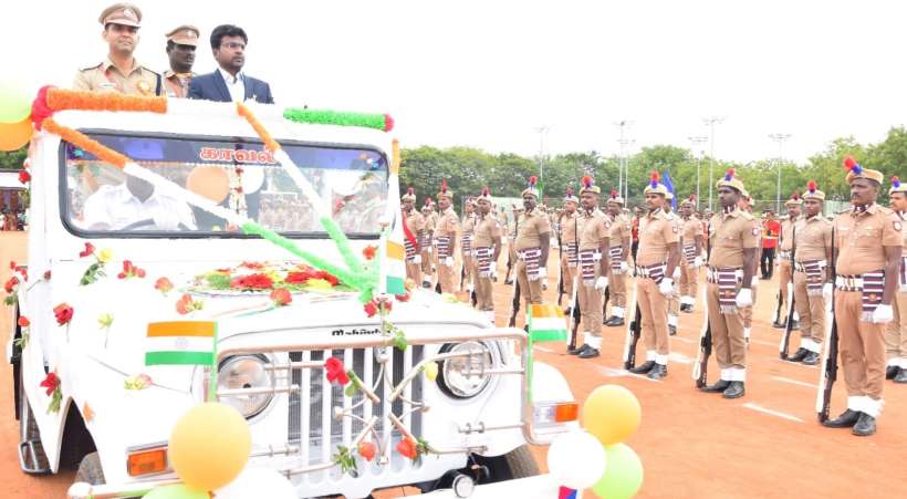 பெரம்பலூர்: 79வது சுதந்திர தினவிழா; கலெக்டர் ச.அருண்ராஜ் தேசியக் கொடியை ஏற்றி வைத்து நலத்திட்ட உதவிகளை வழங்கினார்!