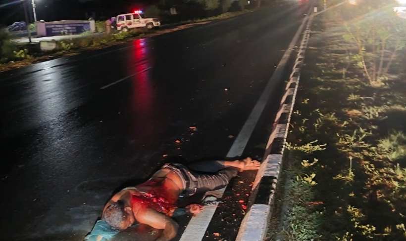 பெரம்பலூர்: தடுப்பு கட்டையில் மோதி சாலையில் விழுந்தவர் மீது கார் ஏறியதால் பைக்கில் சென்றவர் பலி!