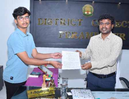 பெரம்பலூர்: தந்தையை இழந்து தவித்த மாணவர் கல்வியை தொடர கலெக்டர் உதவி! பொதுமக்கள் பாராட்டு!
