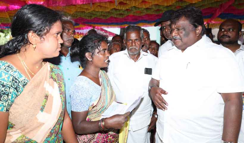 பெரம்பலூர்: உங்களுடன் ஸ்டாலின் திட்ட முகாம் ; அமைச்சர் சிவசங்கர் பொதுமக்களிடம் மனுக்களை பெற்றார்!