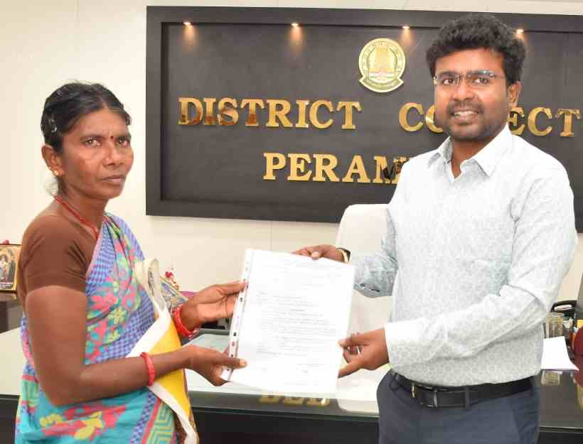 பெரம்பலூர்: வாழ்வாதாரம் வேண்டி மனு அளித்த பெண்ணுக்கு, உடனடியாக மானியத்தில் காய்கறி விற்பனை வண்டியை வழங்கிய கலெக்டர்!