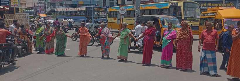 பெரம்பலூர்: மழையால் குடியிருப்புகளில் கழிவுநீர்; சாலைமறியலில் ஈடுபட்ட பொதுமக்கள்!