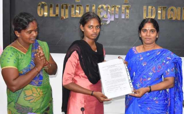 பெரம்பலூர்: செல்போனில், அரசு விடுதியில் இடம் கோரிய மாணவிக்கு, ஆணையை வழங்கிய கலெக்டர்!