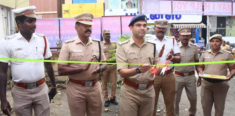 பெரம்பலூர்: தீபாவளி பண்டிகை; பொதுமக்களுக்காக காவல் உதவி மையம்; எஸ்.பி திறந்து வைத்தார்!