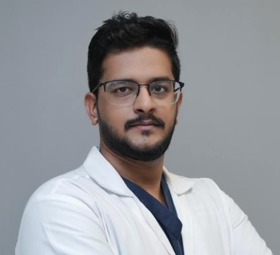 பற்களை இழந்த பெண்ணுக்கு முழுபல் செட் பொருத்தி பெரம்பலூர் எஸ்.வி சைரஸ் பல் மற்றும் முகம், தாடை அறுவை சிகிச்சை மையம் சாதனை; சென்னை, திருச்சிக்கு நிகரான உயர்தர பல் மருத்துவ சிகிச்சை; டாக்டர் தெய்வீகன் தகவல்!