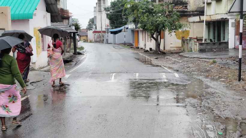 பெரம்பலூர்: சாலையில் தேங்கும் மழைநீரை அகற்ற கோரிக்கை!