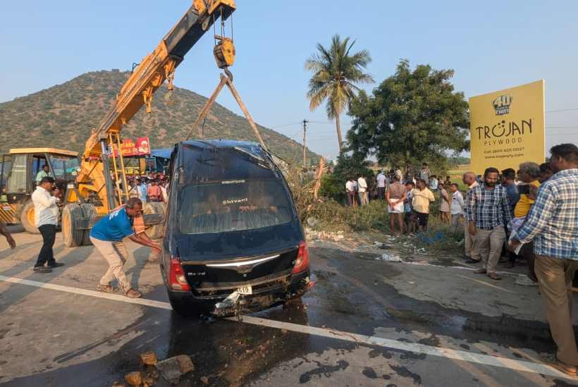 பெரம்பலூர்: சாலையில் நடந்து சென்றவர் மீது மோதிய கார் கிணற்றில் விழுந்த விபத்தில் 2 பேர் பலி!