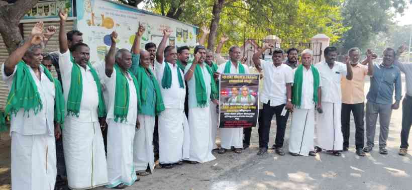 பெரம்பலூர்: த.வி.பா. சங்க மாநிலத் தலைவர் கைதை கண்டித்து, கறிக்கோழி வளர்ப்பு விவசாயிகள் ஆர்ப்பாட்டம்!