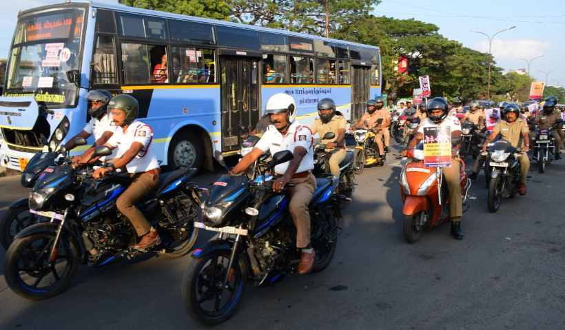 பெரம்பலூர்: சாலை பாதுகாப்பு மாதம் ; போலீசார் சார்பில் பைக் விழிப்புணர்வு பேரணி!