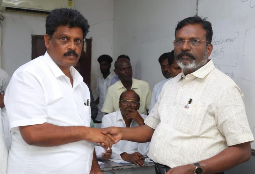 விசிக தலைவர் தொல். திருமாவளனிடம் வாழ்த்து பெற்ற பெரம்பலூர் தொகுதி மாவட்ட செயலாளர் ந.கிருஷ்ணகுமார்!