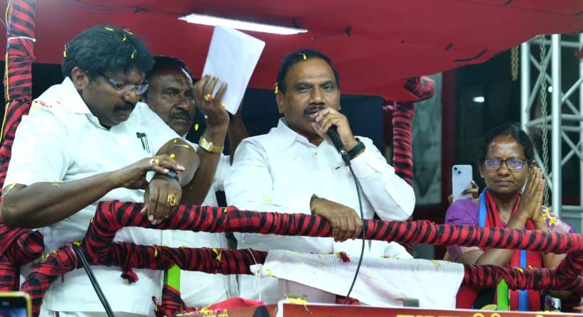 பெரம்பலூர்: போக்குவரத்து நெரிசலை குறைக்க 2 மேம்பாலங்கள்; திமுக வேட்பாளர் ஜெயலட்சுமியை ஆதரித்து, பிரச்சாரம் செய்த ஆ.ராசா எம்.பி வாக்குறுதி!!