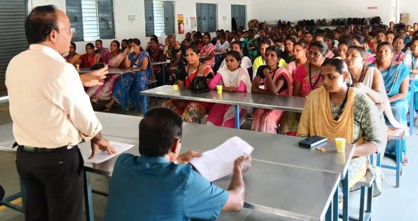 பெரம்பலூர்: உலக மலேரியா தினம்; கார்மென்ட்ஸ் பணியாளர்களுக்கு விழிப்புணர்வு கூட்டம்!