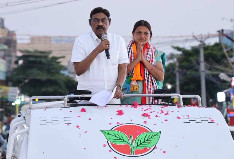 பெரம்பலூர்: திமுக ஆட்சி அகற்றப்பட வேண்டும்; குன்னம் தொகுதி IJK வேட்பாளர் சரண்யாவை ஆதரித்து பிரச்சாரம் செய்த பாரிவேந்தர் பேச்சு!