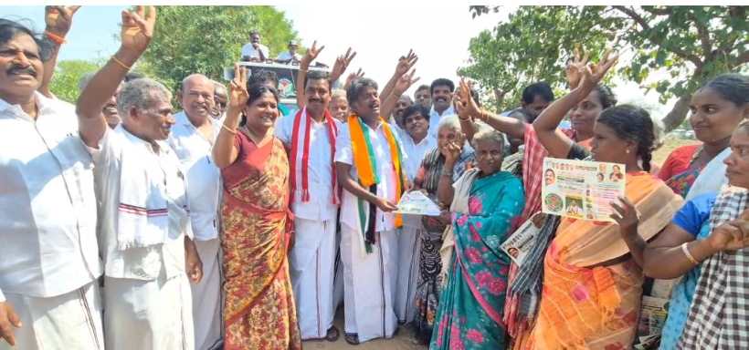 பெரம்பலூர்: இரட்டை இலை சின்னத்திற்கு, 100 நாள் வேலை திட்ட பணியாளர்களிடம் வாக்குகள் சேகரித்த அதிமுக வேட்பாளர் இளம்பை இரா. தமிழ்ச்செல்வன்!