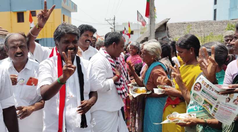 பெரம்பலூர்: விவசாயம் செழிக்க வேண்டுமானால் விவசாயி நாட்டை ஆள வேண்டும் பச்சை தமிழனான விவசாயி எடப்பாடி பழனிச்சாமி நாட்டை ஆள இரட்டை இலை சின்னத்திற்கு வாக்களிக் கோரிய அதிமுக வேட்பாளர் இளம்பை இரா. தமிழ்ச்செல்வன்!