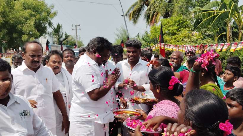 பெரம்பலூர்: குன்னம் தொகுதியில் நன்றி தெரிவித்த சிவசங்கரிடம், கூட்டணி குறித்து ஆதங்கம் தெரிவித்த மூதாட்டி!