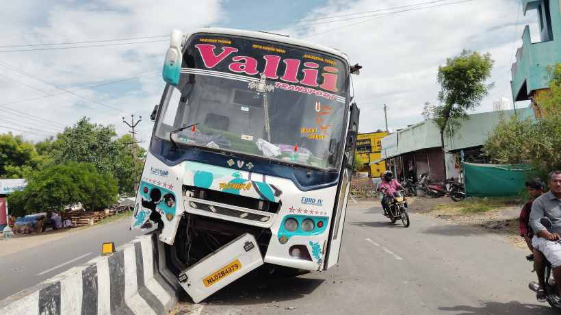 பெரம்பலூர்: ஆத்தூர் சாலையில் சென்டர் மீடியனில் மோதி அடிக்கடி விபத்திற்குள்ளாகும் வாகனங்கள்! அலட்சியத்தில் ஹைவே!