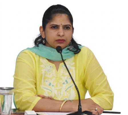 பெரம்பலூர்: மக்கள் கோரிக்கை மனுக்களுக்கு தீர்வுகாண புதிய வாட்ஸ்அப் குழு உருவாக்கினார்; கலெக்டர் ஷரண்யா!