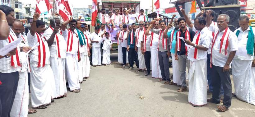 பெரம்பலூர்: மேகேதாட்டில் அணை கட்ட முயற்சிக்கும் கர்நாடக அரசைக் கண்டித்து ஐஜேகே கண்டன ஆர்ப்பாட்டம்!