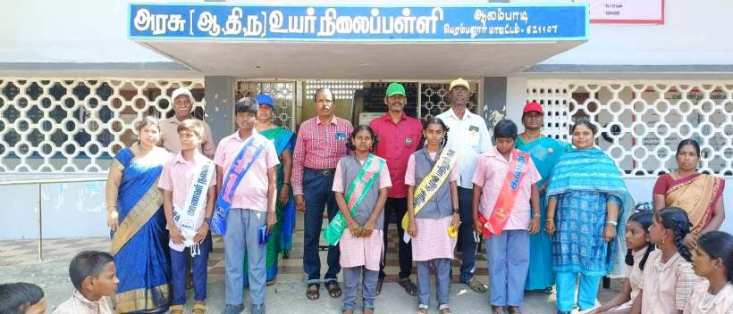 பெரம்பலூர்: ஆலம்பாடி அரசு பள்ளியில் மாணவ அமைச்சர்கள் பதவி ஏற்பு விழா!