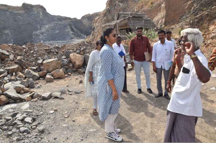 பெரம்பலூர்: மாவட்ட கல்குவாரிகளில் கலெக்டர் ஷரண்யா திடீர் ஆய்வு; குவாரி வளாகத்திலேயே எடை மேடை அமைக்க உத்தரவு!
