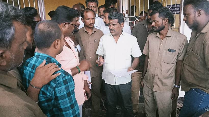 பெரம்பலூர்: தொடர்ந்து பணி வழங்க கோரி ஒப்பந்த டிரைவர் கண்டக்டர்கள் எம்.எல்.ஏ-விடம் மனு!