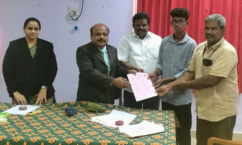 பெரம்பலூர்: இடைநின்ற மாணவர் படிப்பை தொடர சான்றிதழ் பெற்றுக் கொடுத்து ஆலோசனைகள் வழங்கிய நீதிமன்றம்!