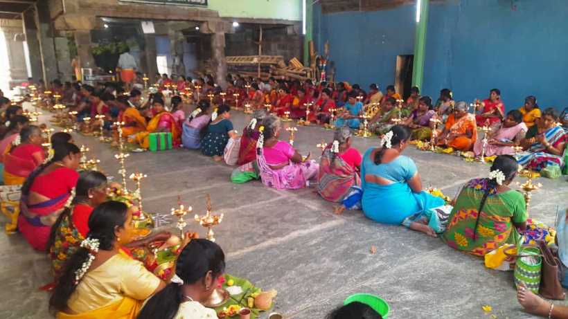 பெரம்பலூர்: ஸ்ரீ மரகதவல்லி தாயார் சமேத ஸ்ரீ மதனகோபாலசுவாமி திருக்கோவிலில் குத்துவிளக்கு பூஜை!