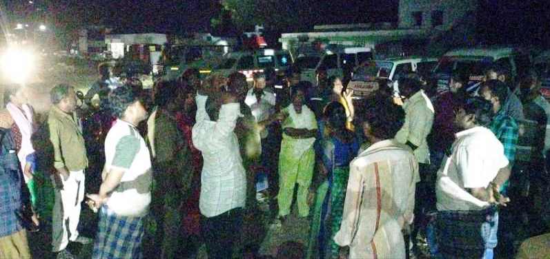 பெரம்பலூர்: தனியார் ஆம்புலன்ஸ்கள் நிறுத்துவதற்கு எதிர்ப்பு தெரிவித்து பொதுமக்கள் சாலை மறியல் செய்ய முயற்சி!