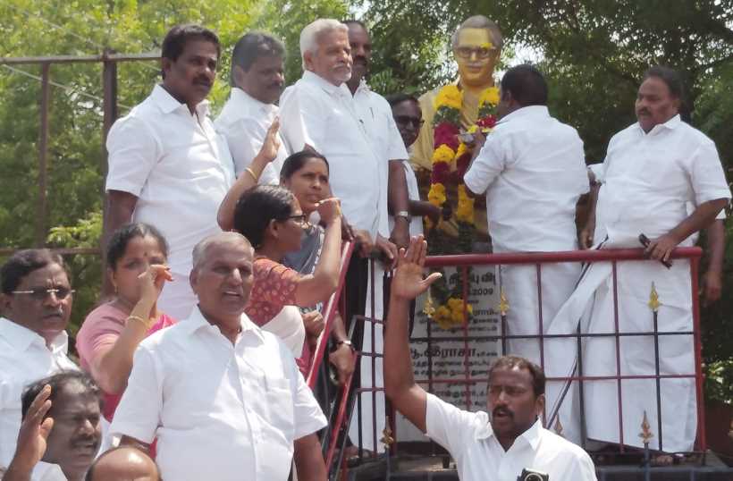 பெரம்பலூர்: அண்ணா பிறந்த நாள்; மாலை அணிவித்து, கேக் வெட்டி கொண்டாடிய திமுகவினர்!