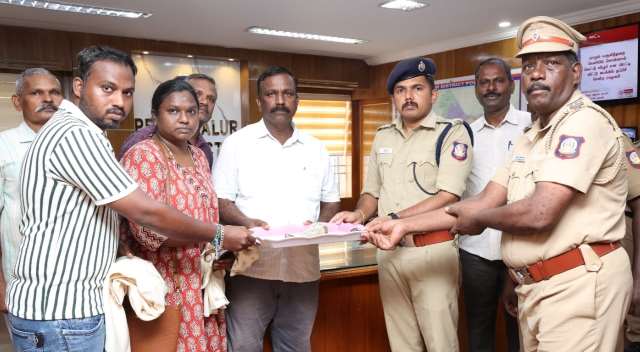 பெரம்பலூர்: உயிரிழந்த போலீசாரின் குடும்பத்திற்கு ரூ. 5 லட்சம் நிவாரண உதவி!